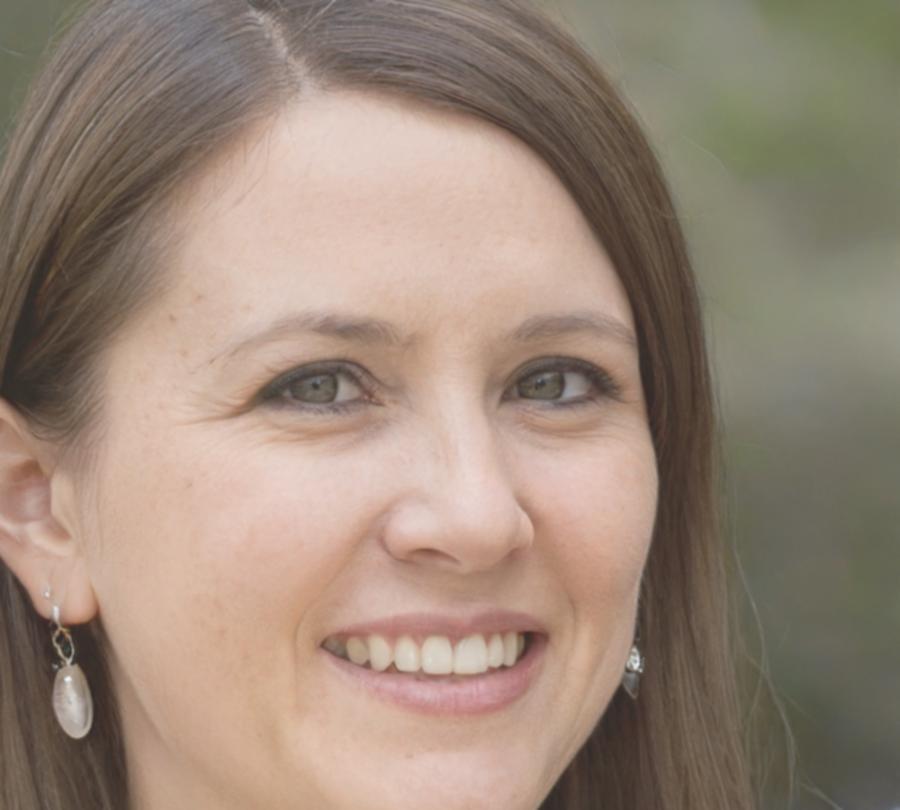 Esperanza Valdéz, Directora de Estrategia Financiera